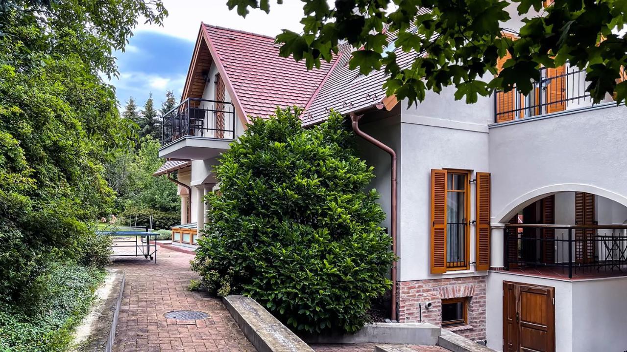 Ozkut Apartmanhaz Olmod Buitenkant foto