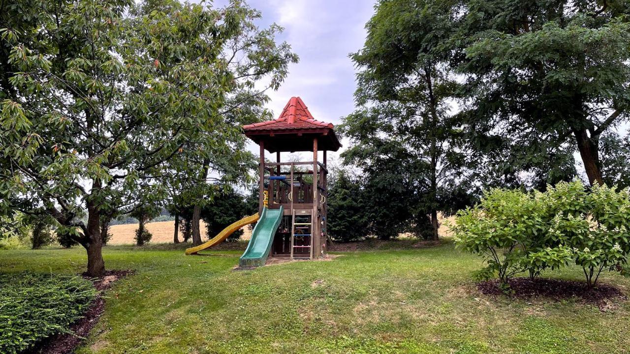 Ozkut Apartmanhaz Olmod Buitenkant foto