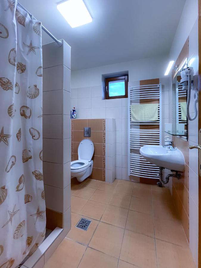 Ozkut Apartmanhaz Olmod Buitenkant foto