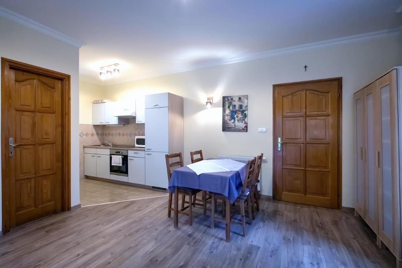 Ozkut Apartmanhaz Olmod Buitenkant foto