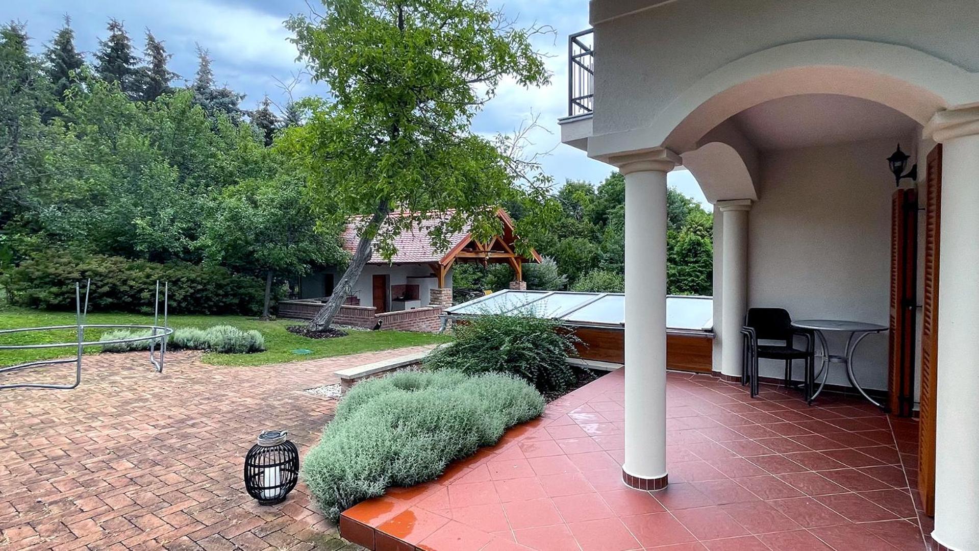 Ozkut Apartmanhaz Olmod Buitenkant foto