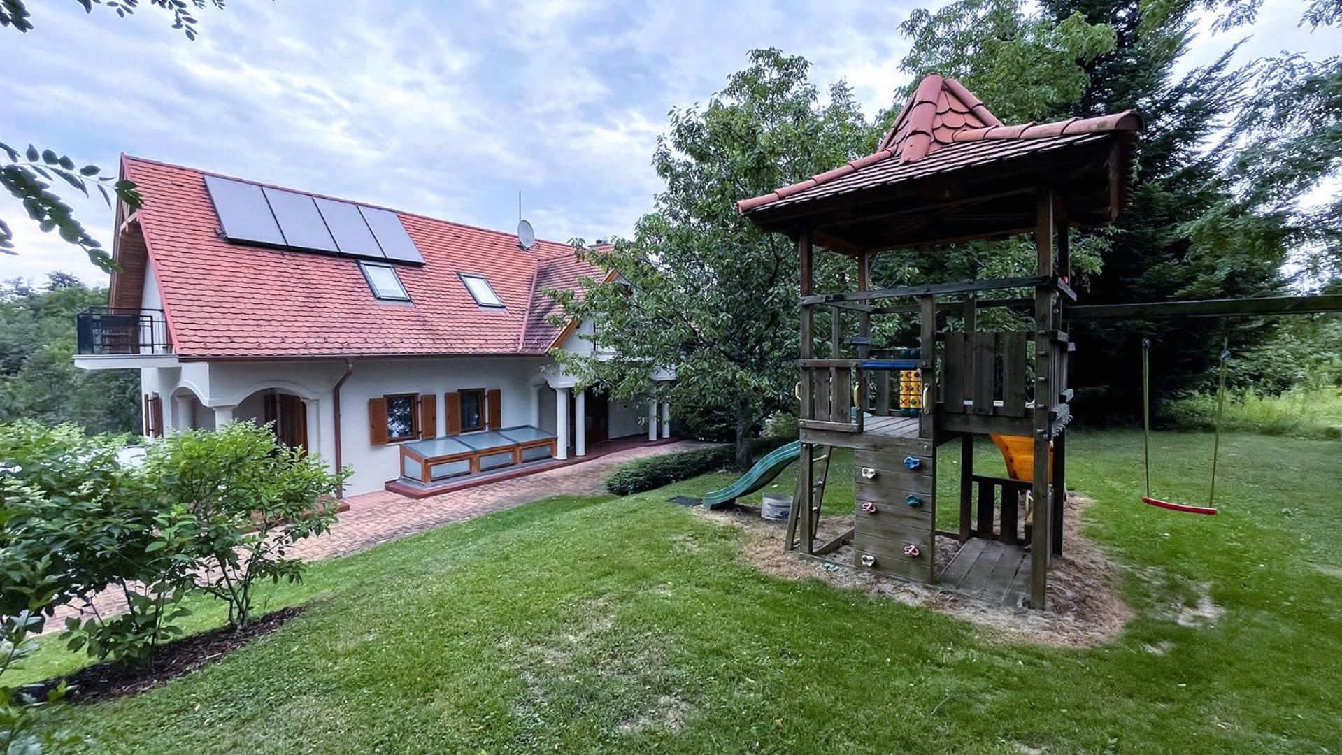 Ozkut Apartmanhaz Olmod Buitenkant foto