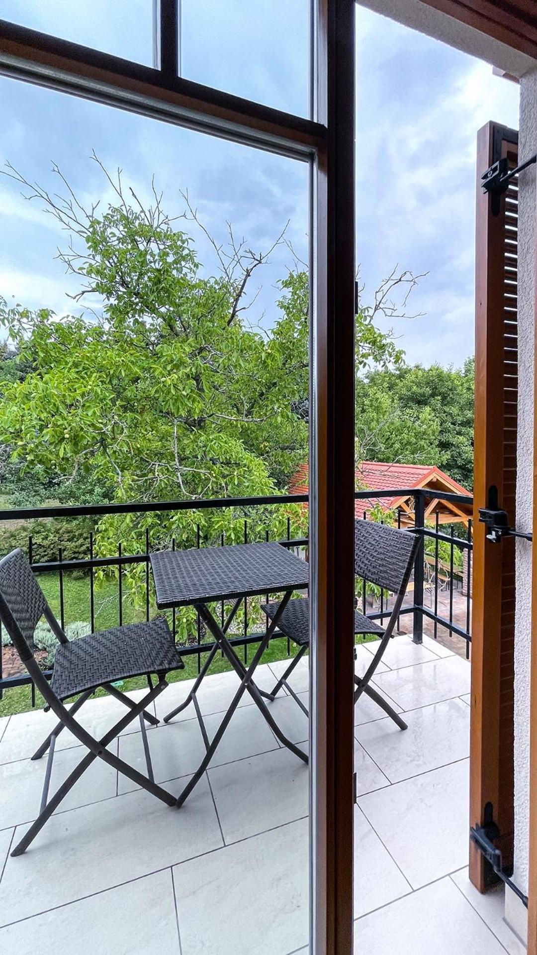 Ozkut Apartmanhaz Olmod Buitenkant foto